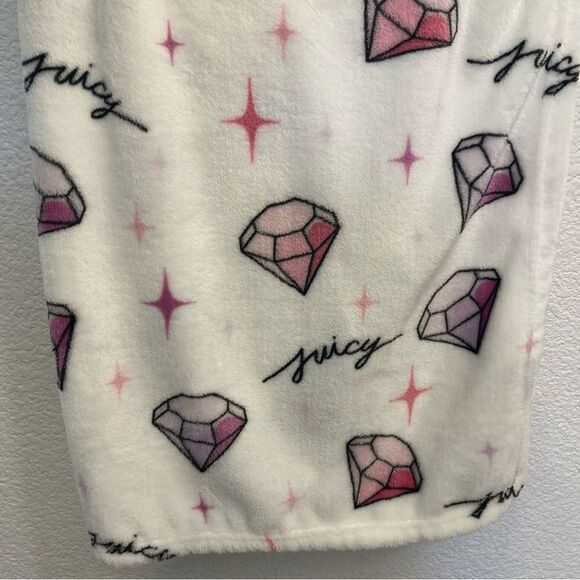 NWT Juicy Couture Diamond Pattern White Blanket Throw 50”x60” - Picture 3 of 4